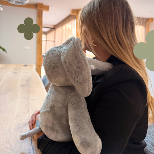 Nachtelijke overprikkeling? Ontdek hoe diepe druk en Hugsback helpen om sneller terug te keren naar rust tijdens nachtelijke onrustmomenten.