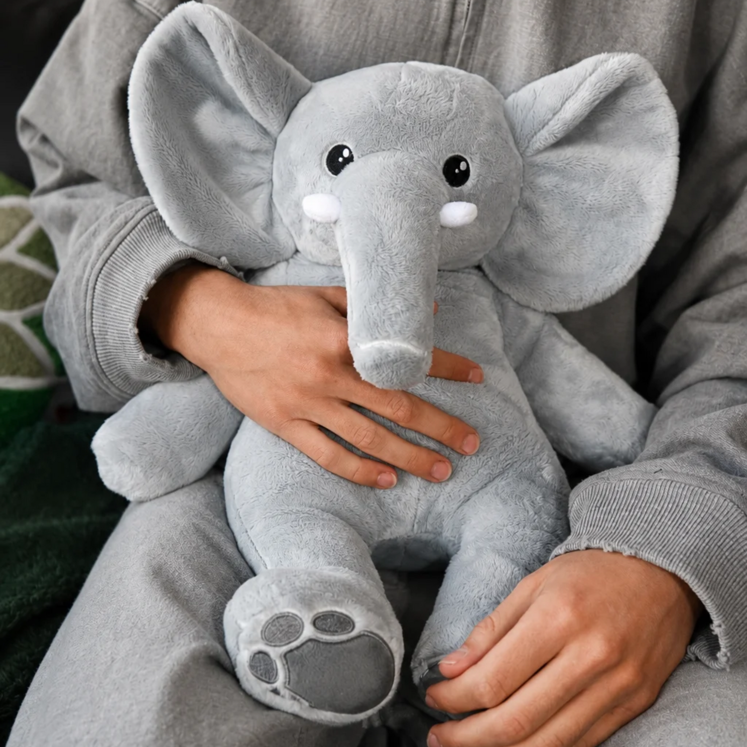 Olifant knuffel voor volwassenen: waarom knuffels niet alleen voor kinderen zijn