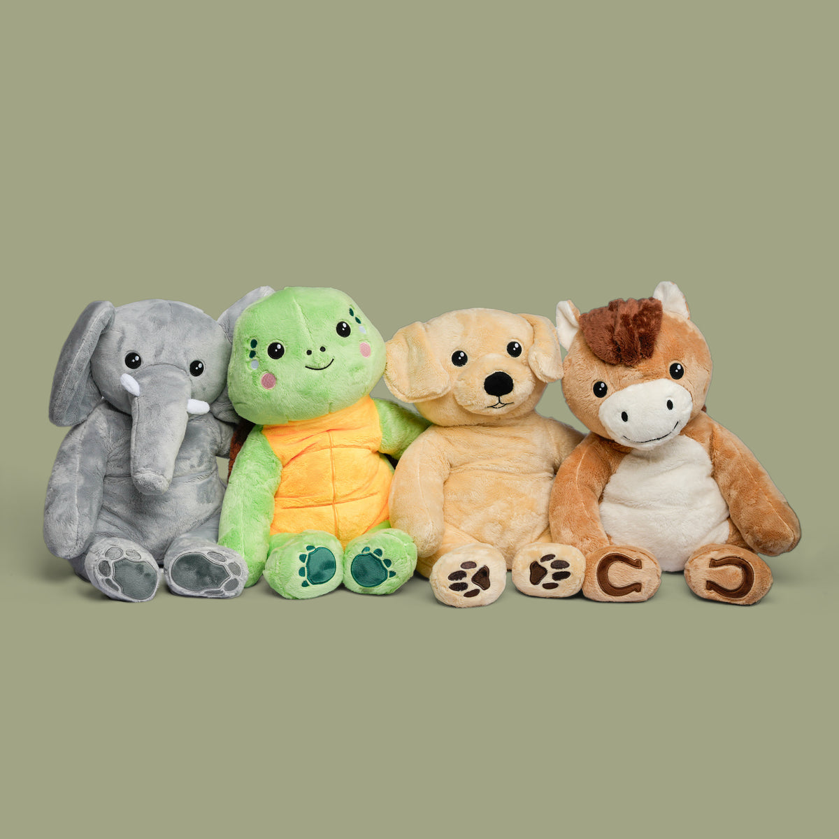 Komplet pakke med Hugsbacks tyngdebamser (elefant, skildpadde, hund og hest) på grøn baggrund