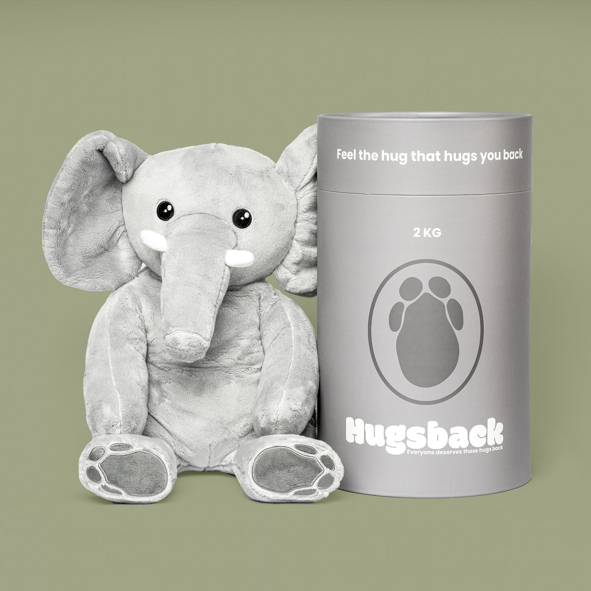 Tyngdebamsen elefant ved siden af det grå gaverør på grøn baggrund